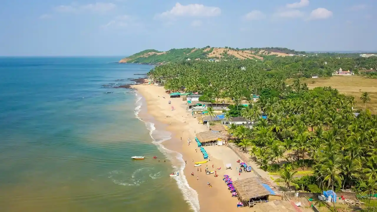 Top view of the shoreline of anjuna beach in north goa